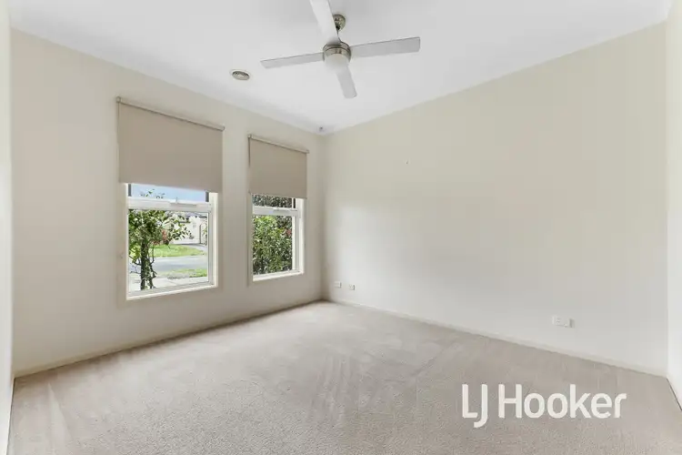 Second view of Homely house listing, 6 Tyrell Place, Pakenham VIC 3810