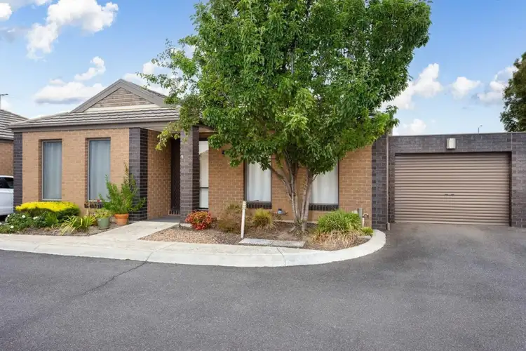 9/3 Campaspe Way