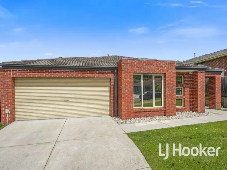 Second view of Homely house listing, 19 Shetland Court, Pakenham VIC 3810