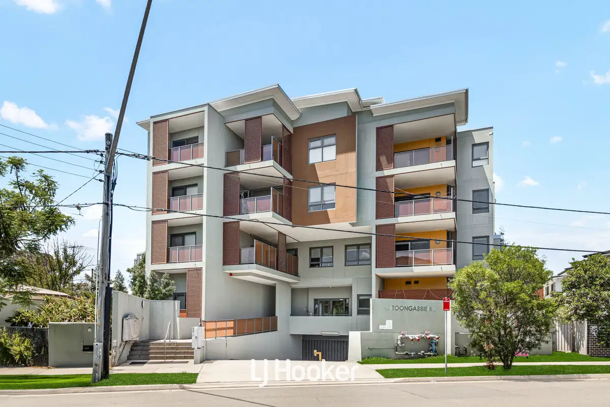 Main view of Homely unit listing, 18/42 Toongabbie Road, Toongabbie NSW 2146
