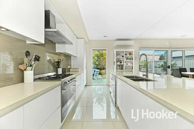 Fourth view of Homely townhouse listing, 33 Macquarie Circuit, Pakenham VIC 3810