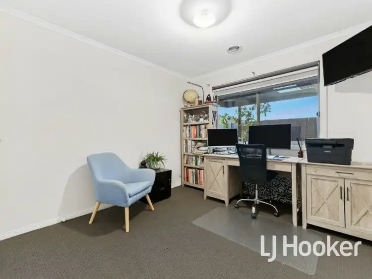 Second view of Homely house listing, 7 Spinebill Court, Pakenham VIC 3810