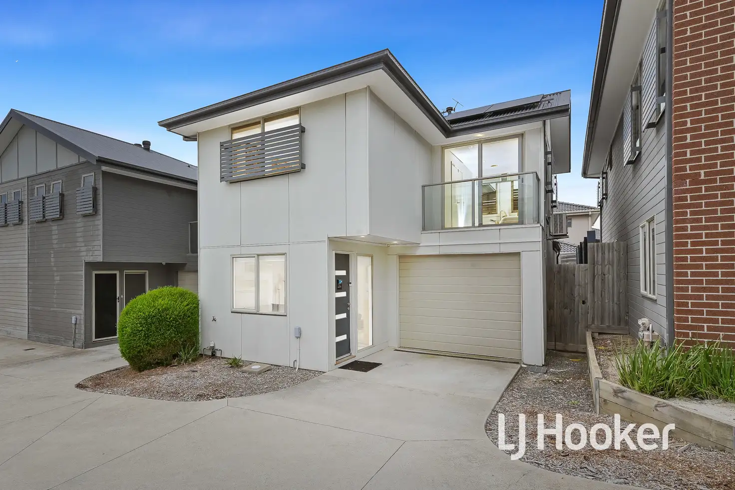 Main view of Homely townhouse listing, 18 Sunshine Court, Hampton Park VIC 3976