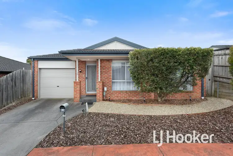 30/11 Hawk Avenue, Pakenham VIC 3810