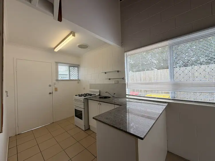 8/31 Miles Street, Manoora QLD 4870