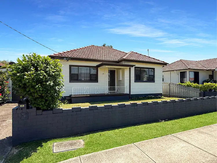 19 Hitchcock Avenue, Belmont NSW 2280