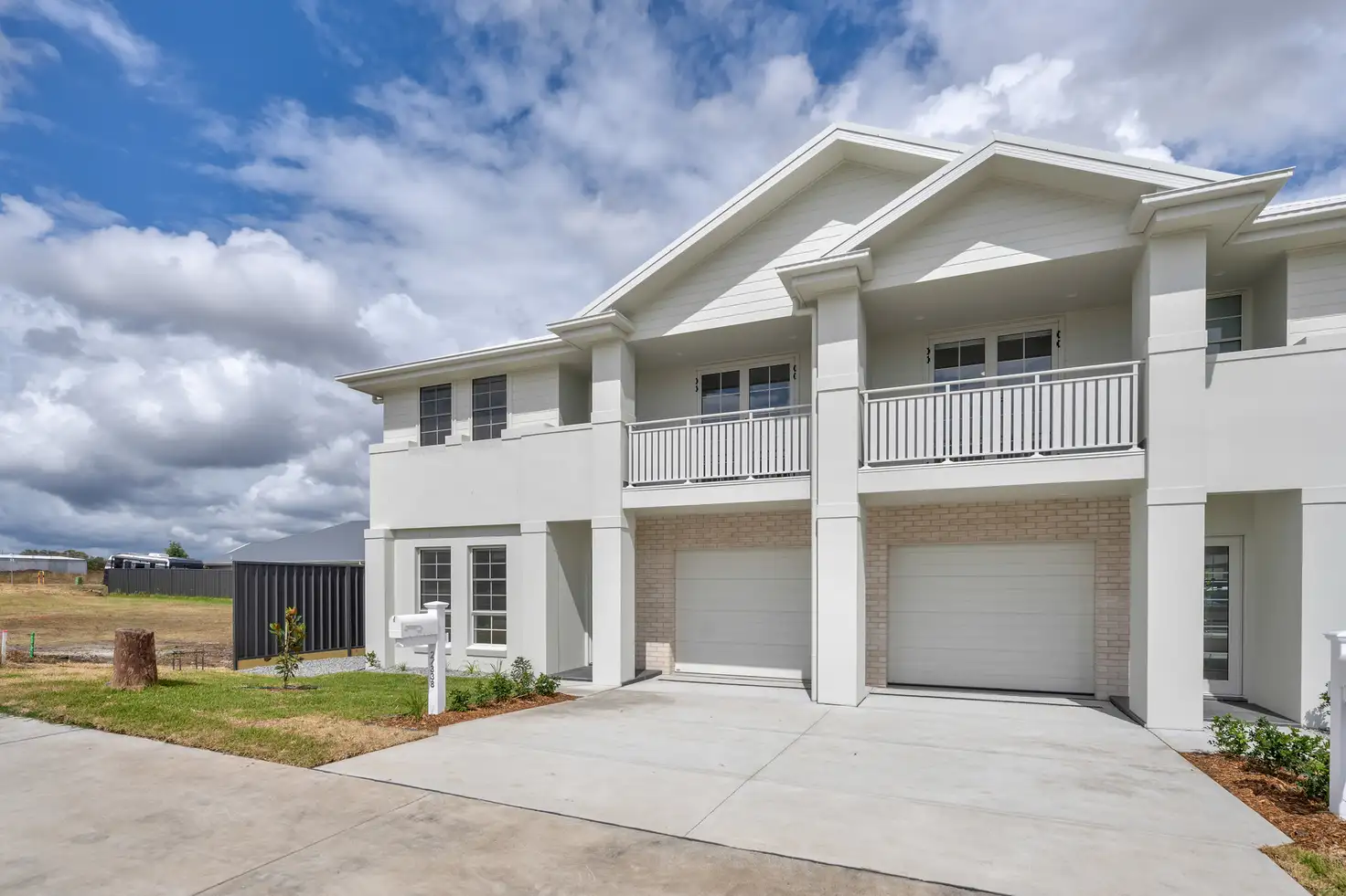 Main view of Homely townhouse listing, 2/338 Robert Road, Lochinvar NSW 2321