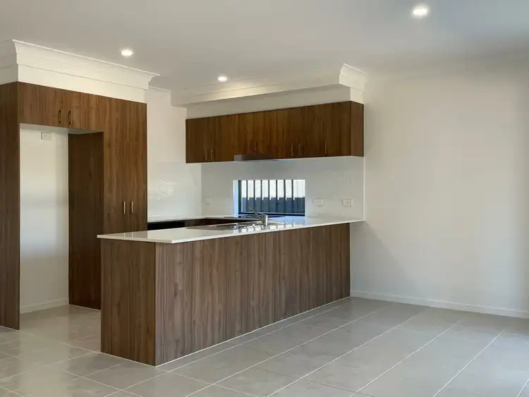 105 Falcon circuit, Flagstone QLD 4280