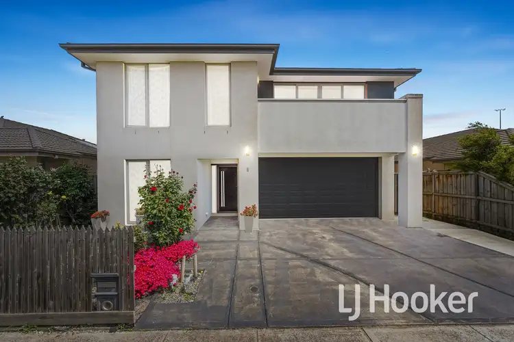 8 Maggie Street, Cranbourne East VIC 3977