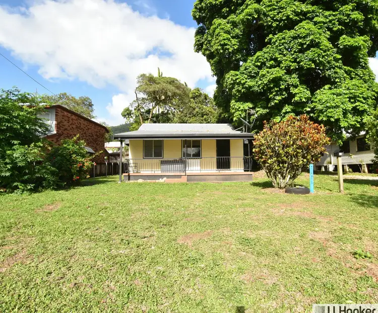 11 Blackman Street, Tully QLD 4854