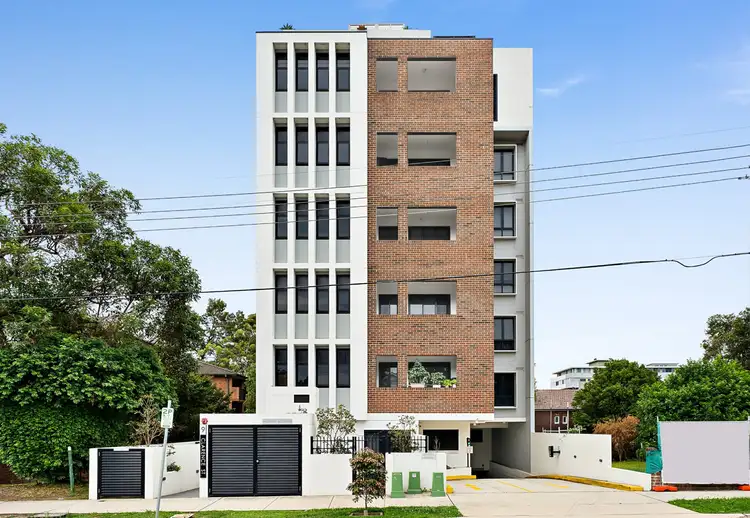 19/9 Clarence Street