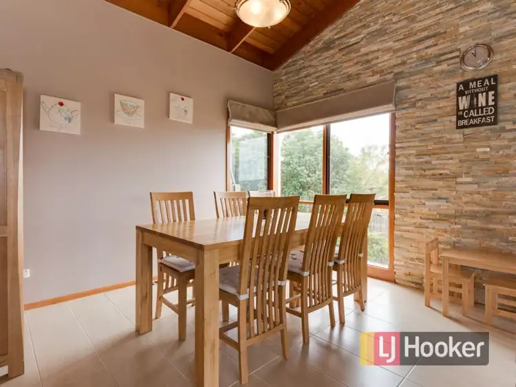 Sixth view of Homely house listing, 10 Killarney Court, Berwick VIC 3806