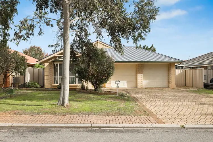 24 Strathaird Boulevard