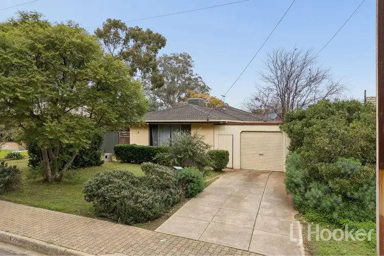 8 Uphall Street