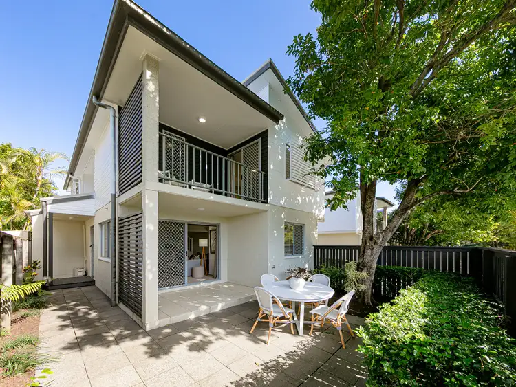 1/60 Villa Street