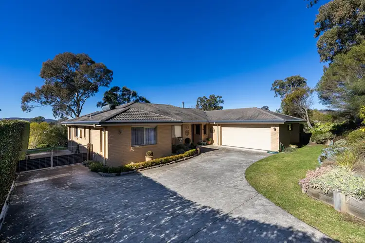 9 Bridle Place