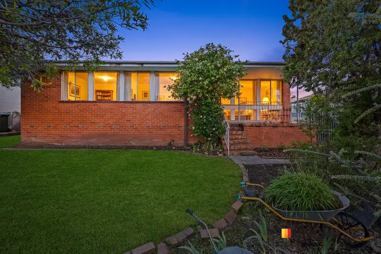 30 Burrinjuck Crescent