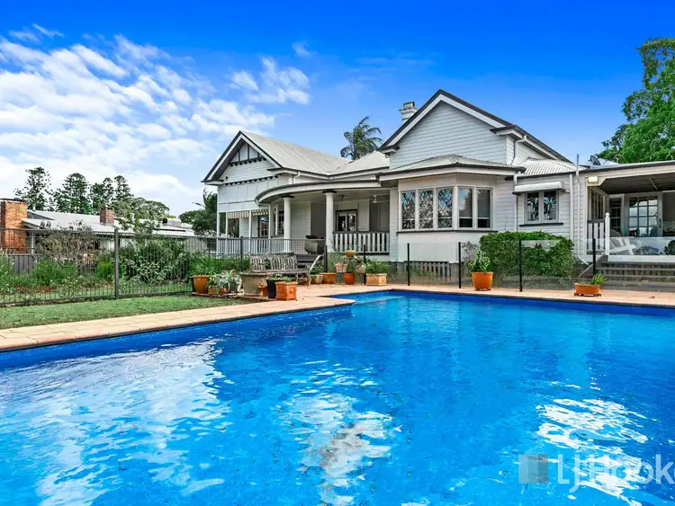 4 Woodstock Street