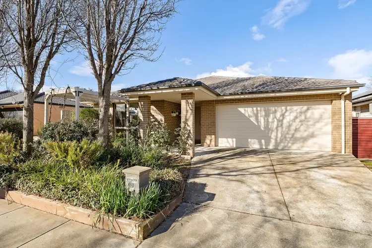 6 Joan Bradley Street