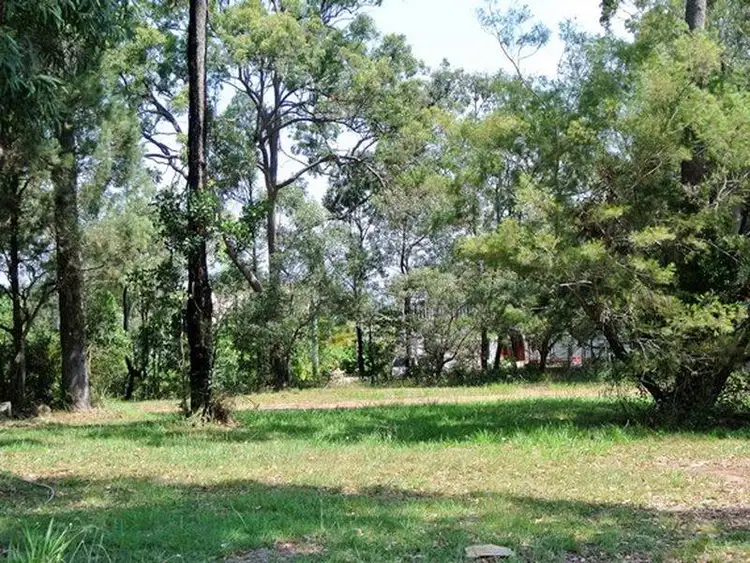 5 Cotton Tree Avenue, Macleay Island QLD 4184