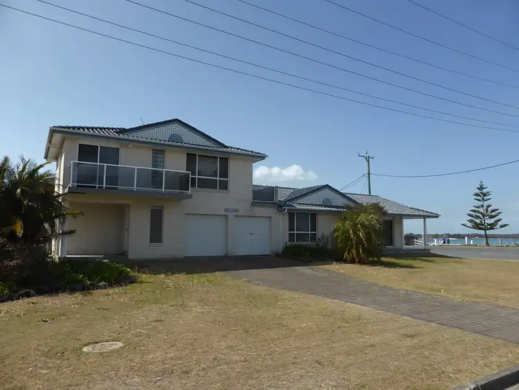 "What A Vu"/7 Palm Street, Tuncurry NSW 2428