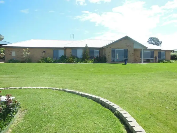 27 John Francis Court, Lakes Entrance VIC 3909