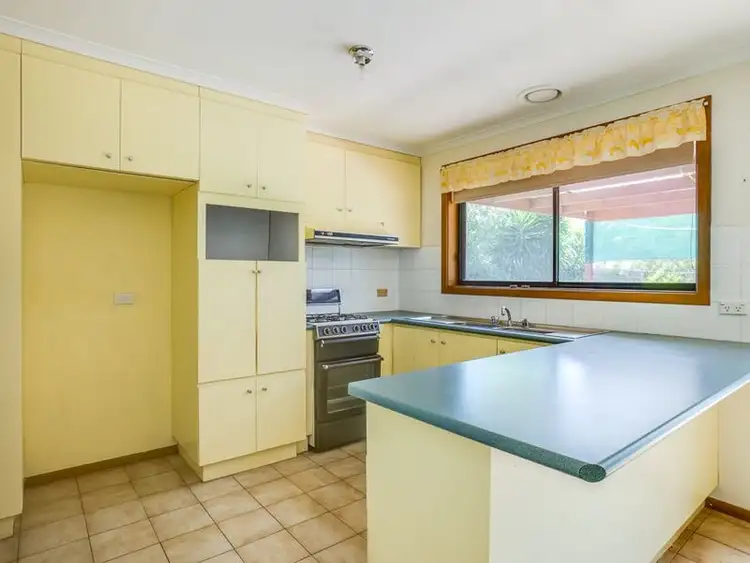 Second view of Homely house listing, 10 Everard Place, Hoppers Crossing VIC 3029