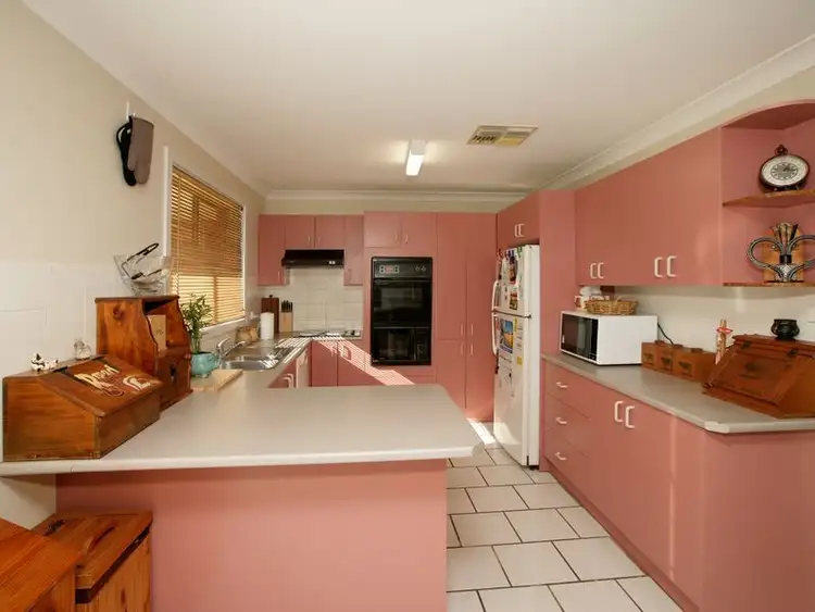 Fifth view of Homely unit listing, 2/9 Cooba Place, Estella NSW 2650