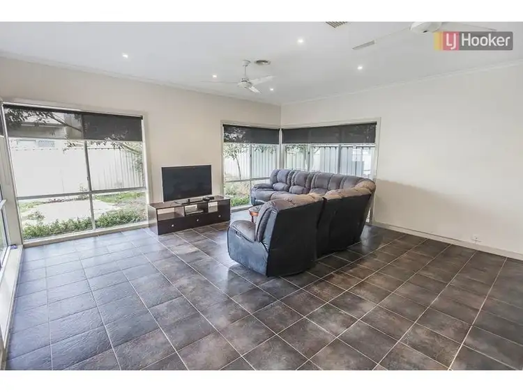 Second view of Homely house listing, 5 Pinehurst Rise, Craigieburn VIC 3064