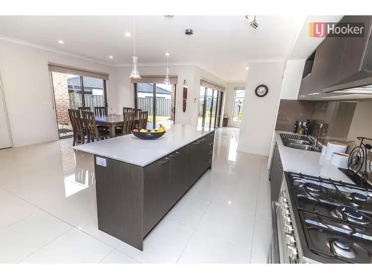 Fifth view of Homely house listing, 5 Montpellier Crescent, Craigieburn VIC 3064