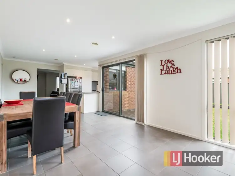 Fifth view of Homely house listing, 3 Chestnut Chase, Pakenham VIC 3810
