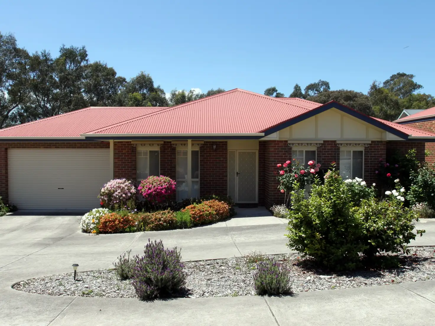 Main view of Homely townhouse listing, Unit 2/2 Thom Street, Alexandra VIC 3714