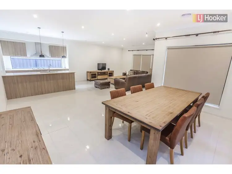 Seventh view of Homely house listing, 10 Scoria Circuit, Craigieburn VIC 3064