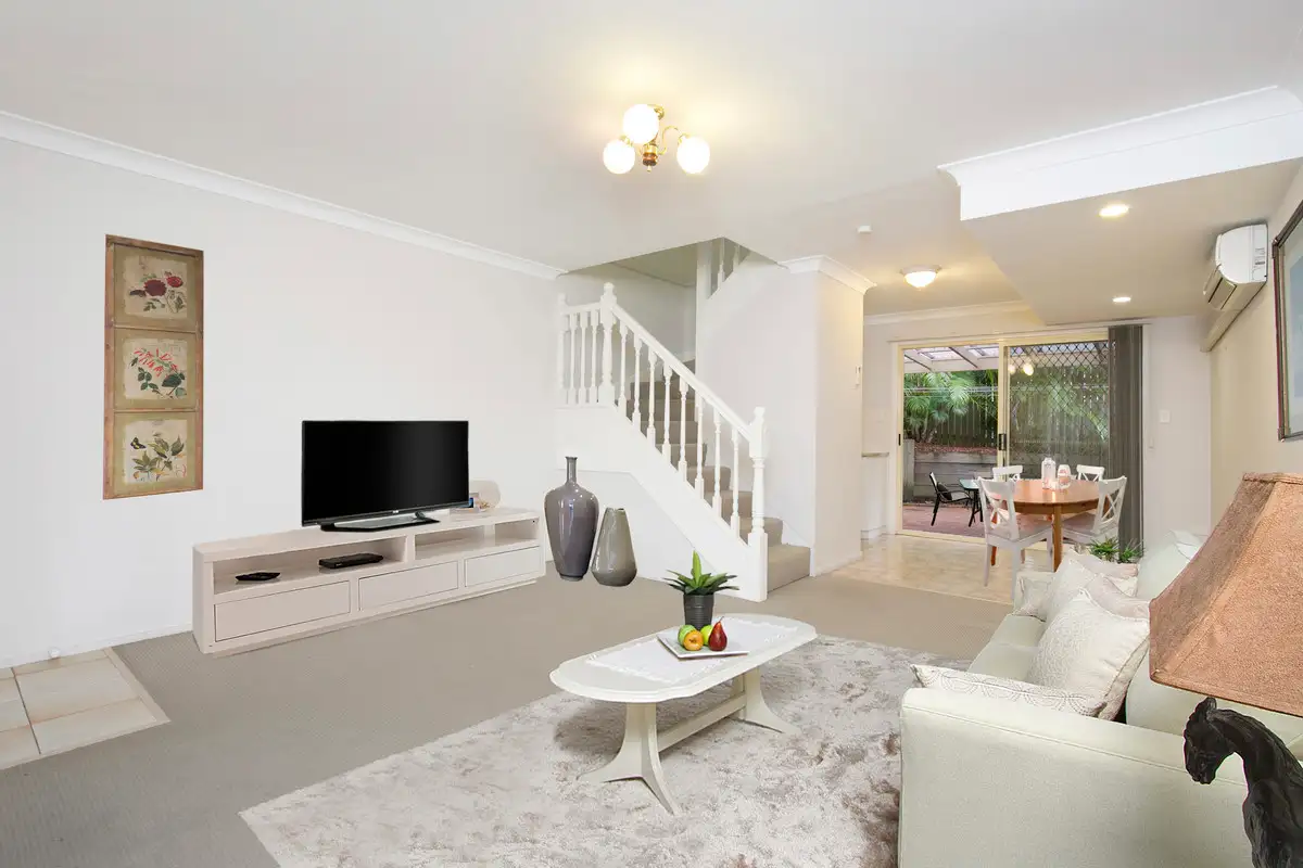 Main view of Homely townhouse listing, 2/31 Merinda Street, Greenslopes QLD 4120