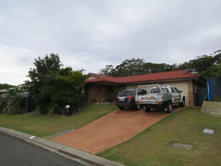 16 Dennis Cr, South West Rocks NSW 2431