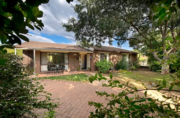 16 Hamlet Place