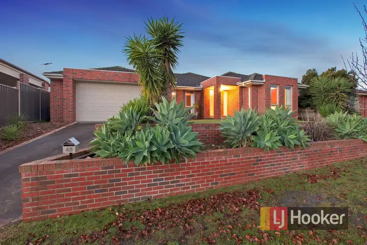 48 Ebony Drive, Pakenham VIC 3810