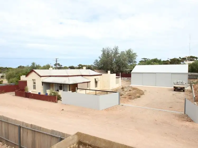 33 Lloyd Street, Moonta Mines SA 5558