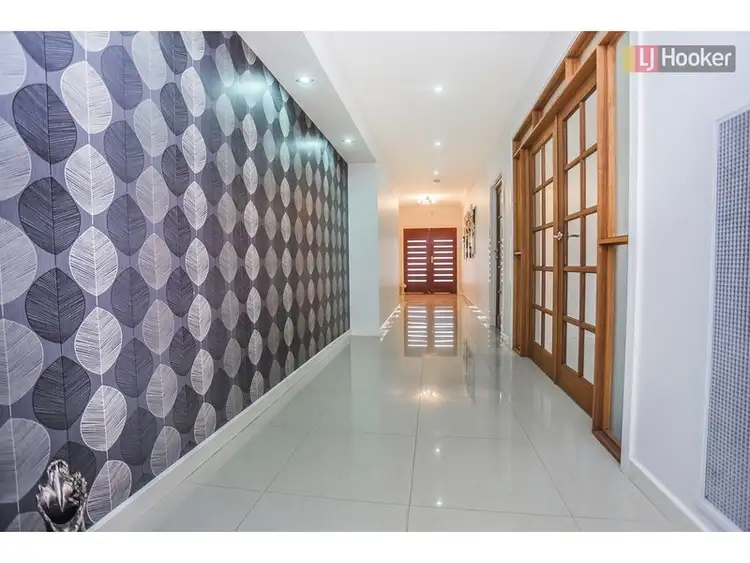 Second view of Homely house listing, 5 Biltmore Crescent, Roxburgh Park VIC 3064