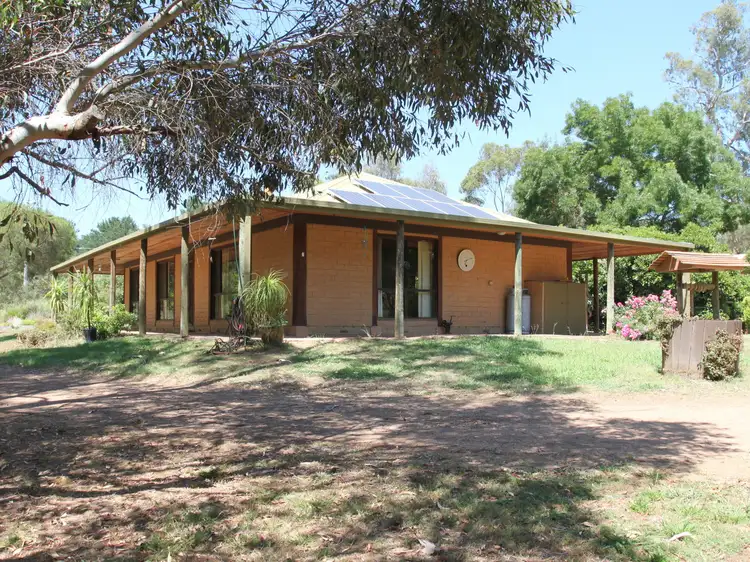 Fifth view of Homely house listing, 19 Weeks Crt, Alexandra VIC 3714