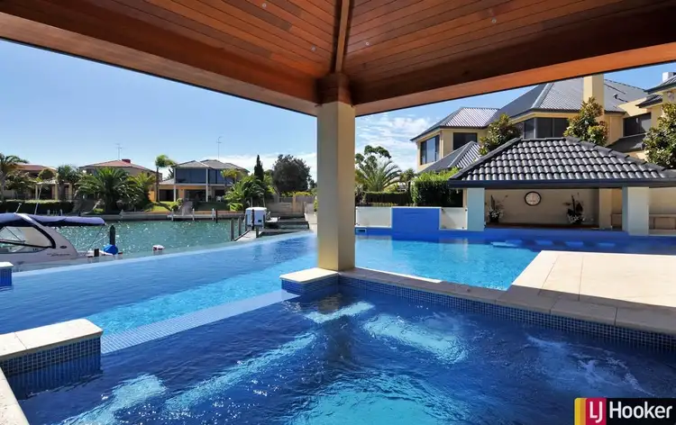 2 Leighton Place, Halls Head WA 6210