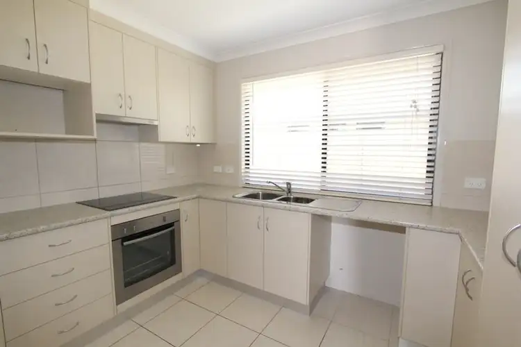 Sixth view of Homely unit listing, 2/4 Parkway Street, Emerald QLD 4720