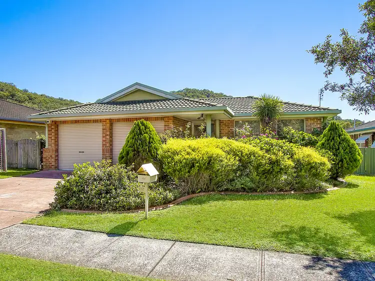 15 Manooka Road, Point Clare NSW 2250