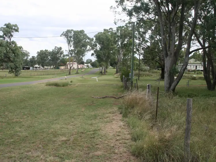 127 White Street, Pratten QLD 4370