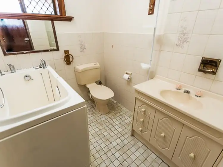 Seventh view of Homely house listing, 81 Amanda Drive, Camillo WA 6111