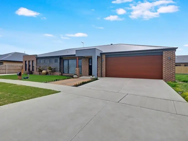 Second view of Homely house listing, 11 Cambridge Way, Traralgon VIC 3844