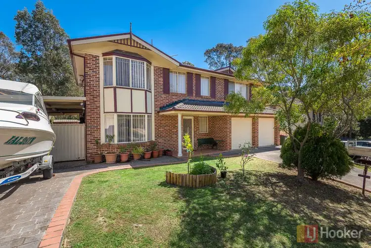 8 Whiteley Close, Casula NSW 2170