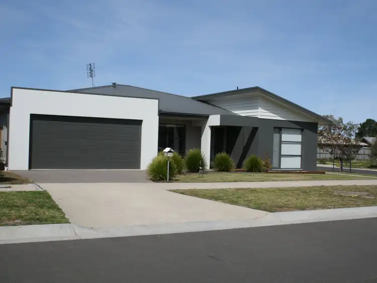 14 Shannon Boulevarde, Bairnsdale VIC 3875