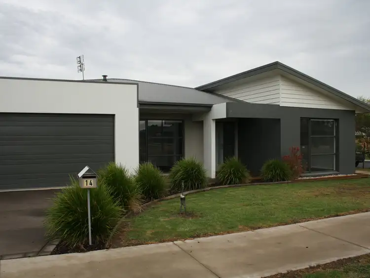 Second view of Homely house listing, 14 Shannon Boulevarde, Bairnsdale VIC 3875