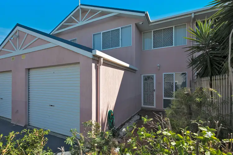 Main view of Homely townhouse listing, 2/188 Thorneside Road, Thorneside QLD 4158